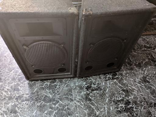  — pair of DJ or pa speakers