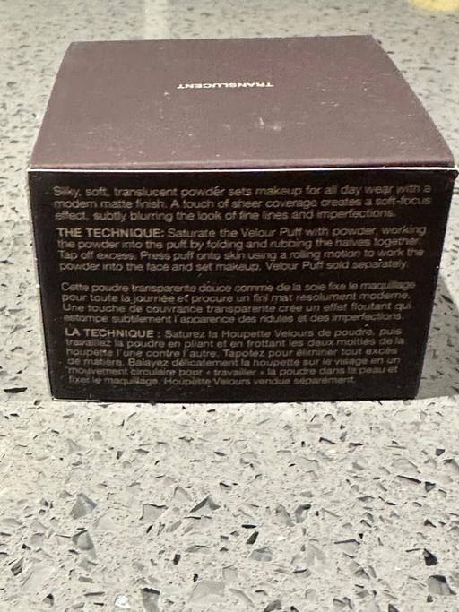  — Laura Mercier translucent powder