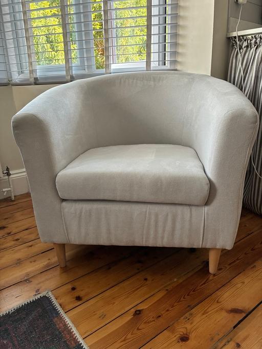  — Tub chair
