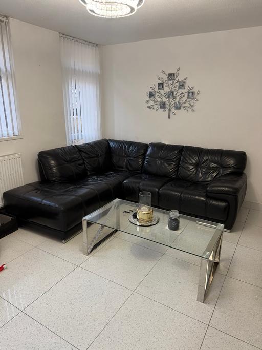  — A Beautiful Black Leather sofa