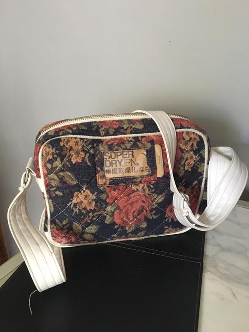  — Shoulder bag