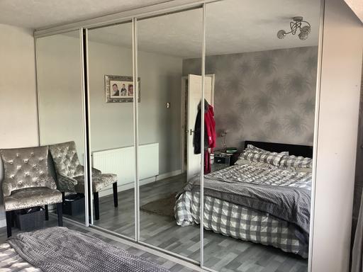  — Sliding mirrored doors