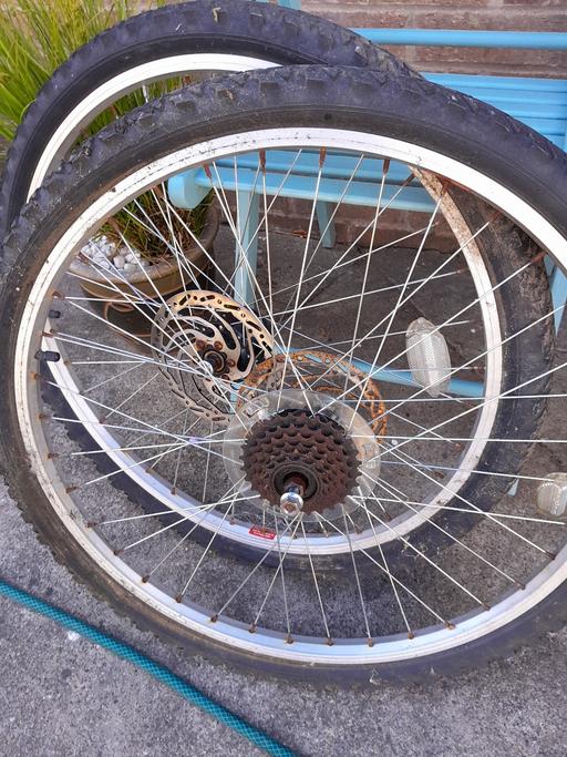  — 26in Bike wheel with Discs