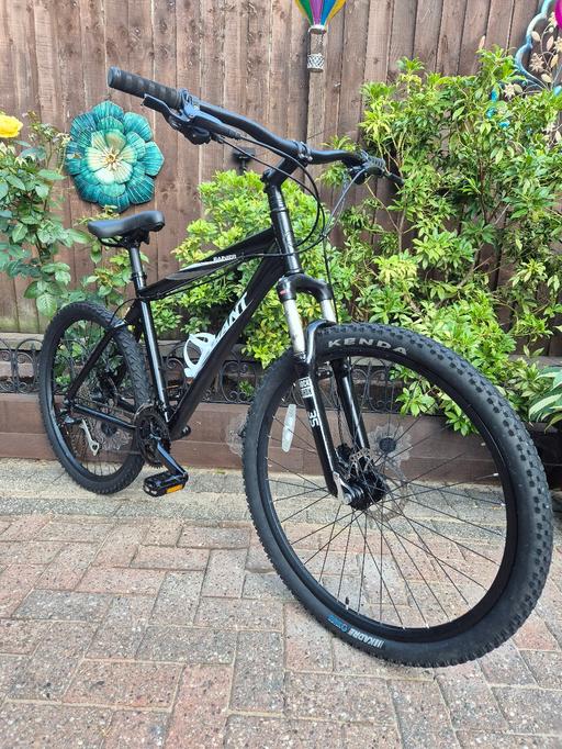  — GIANT 24 Spd, 27.5, Fluid/Dic Braked Hybrid