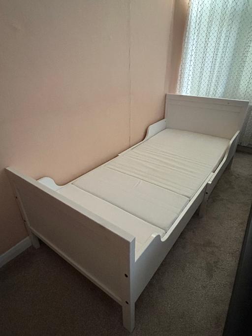  — Extendable bed with mattress for kids white