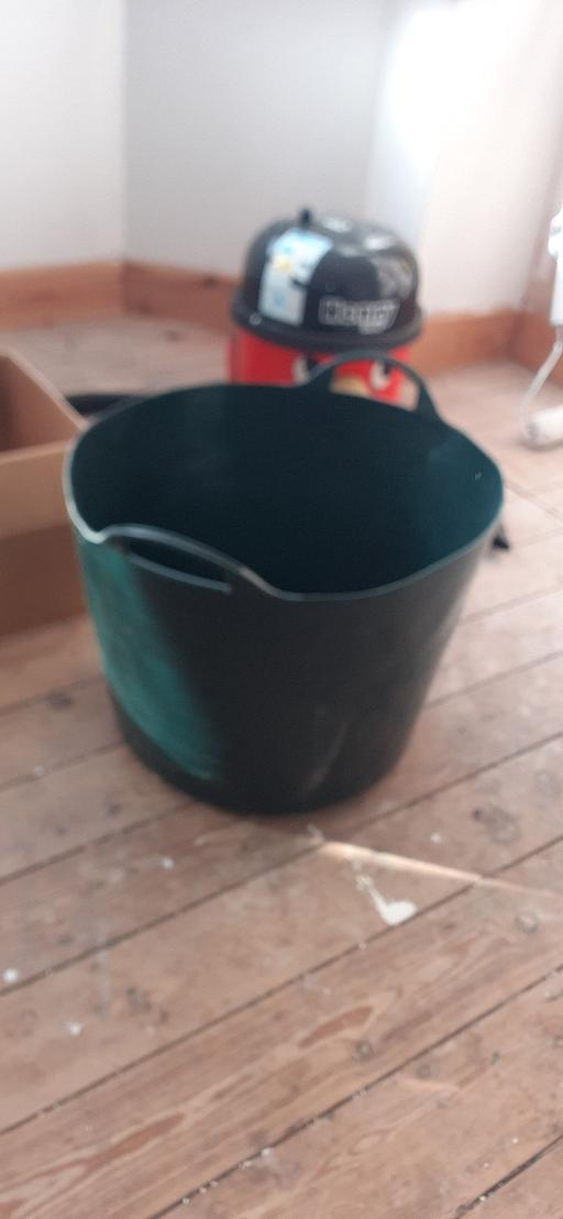  — Green tub