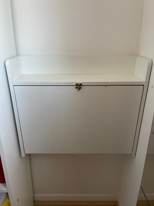  — Space- Saving Wall Mounted Folding Desk