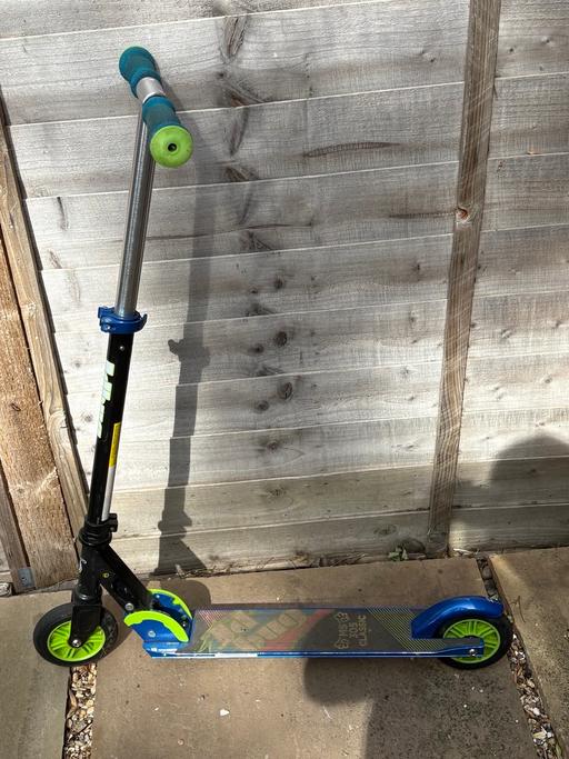  — Child’s foldable scooter