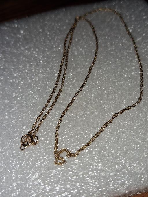  — 9ct gold necklace.