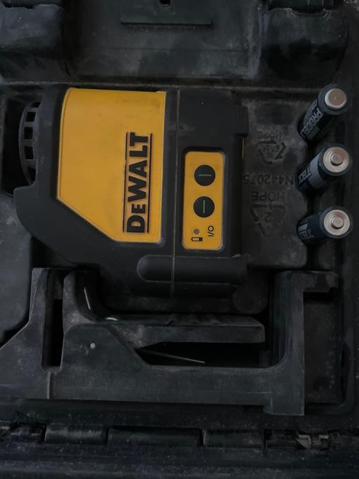  — De Walt laser level