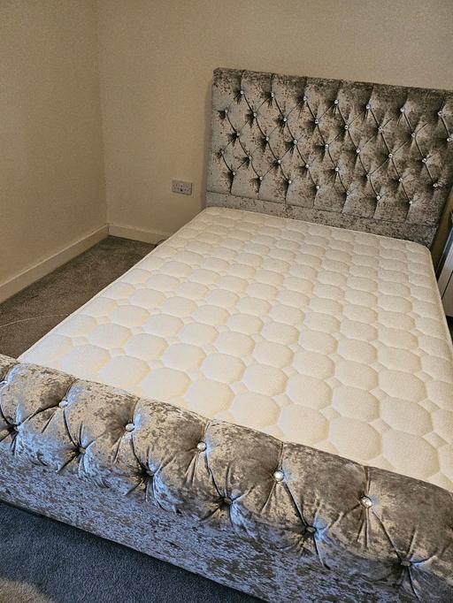  — crushed velvet double bed