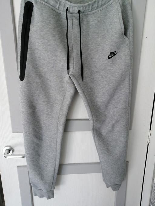  — Men's size *L*