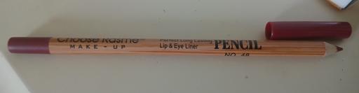  — Lip,eyeliner )