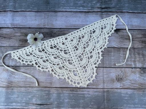  — Triangle bandana