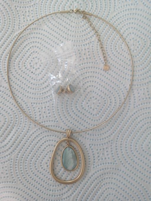  — Costume necklace & earrings