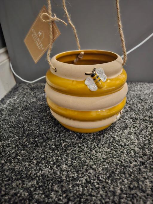  — bee planter new