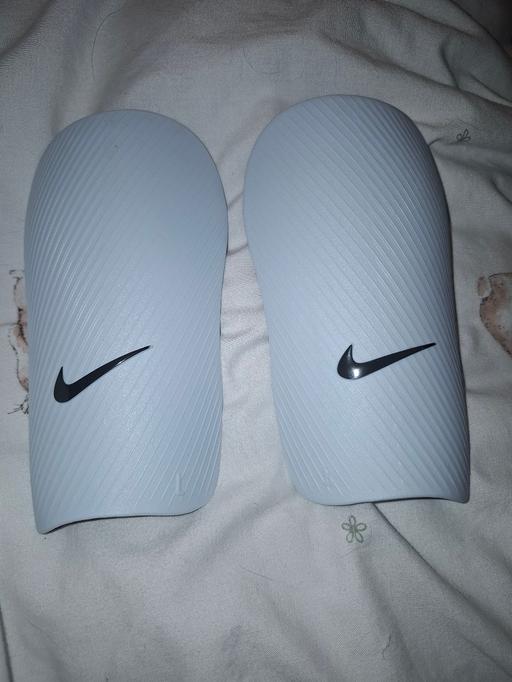  — Nike shin pads size M 140cm-160cm