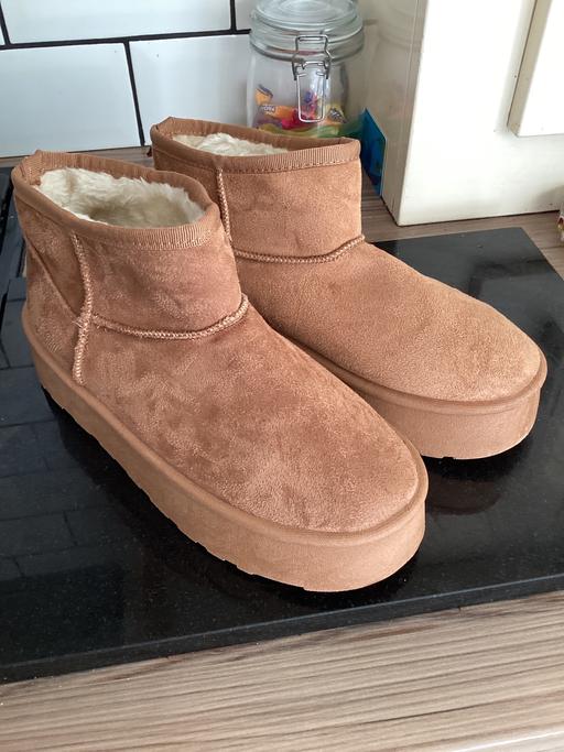  — Size 4 brand new boots