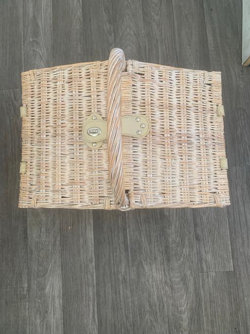  — Picnic basket set 4 people