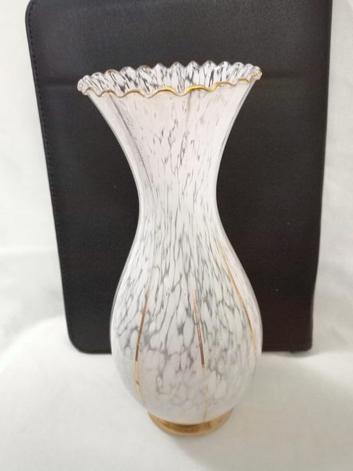  — VINTAGE CLICHY-STYLE SPECKLE WHITE GLASS VASE