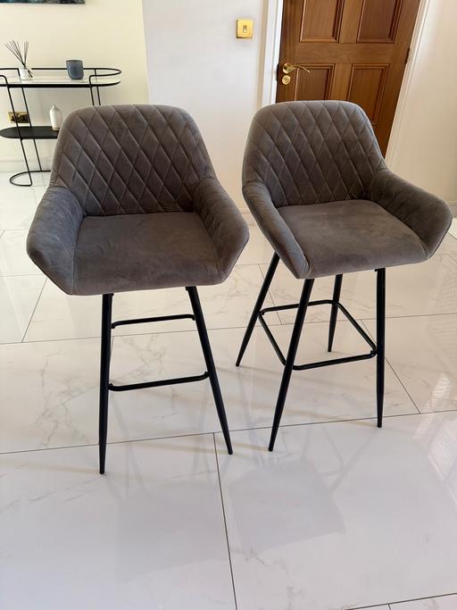  — Bar Stool