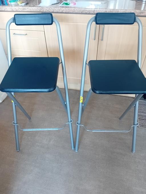  — 2 Foldable bar stools