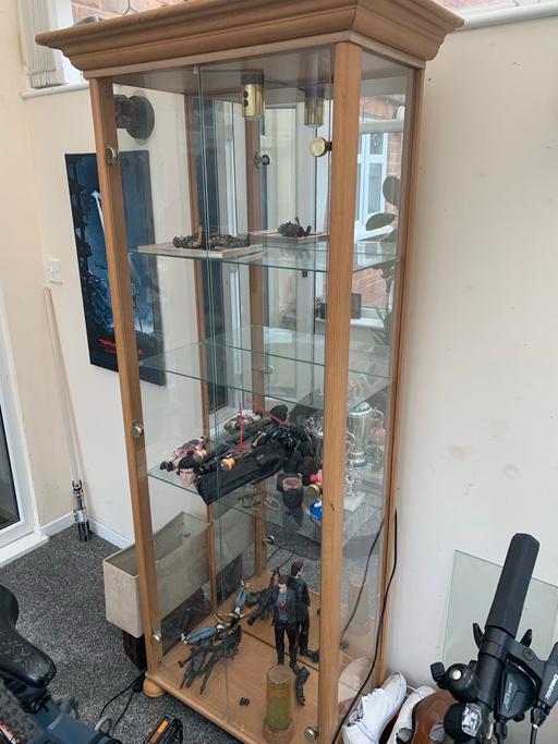  — Glass cabinet with light 💡 buyer must collect