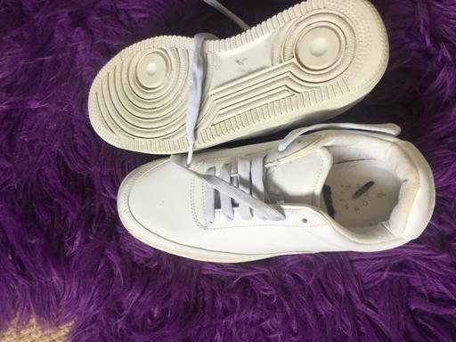  — Ladies white trainers size 5