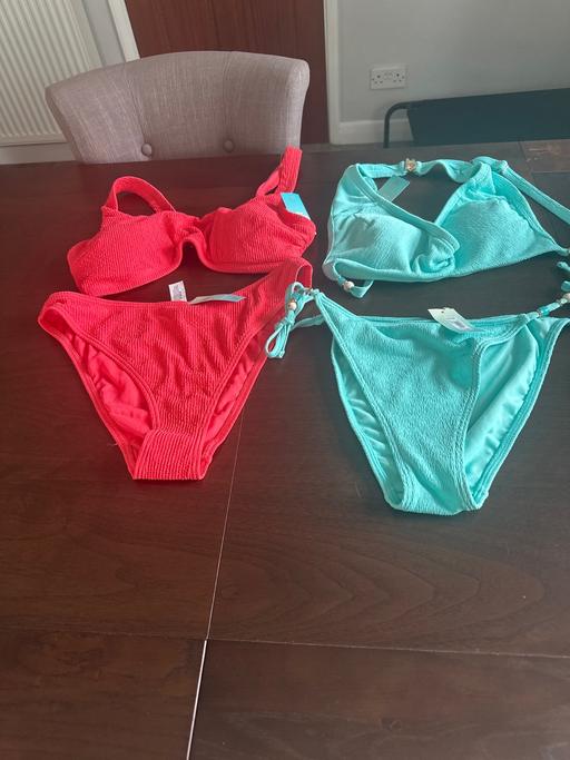  — bikinis