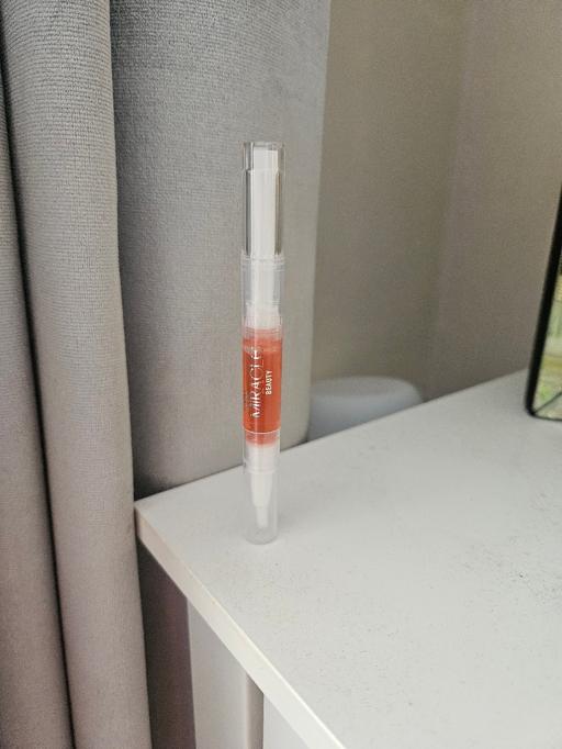  — Nail and cuticle oil pen, strawberry ...NEW