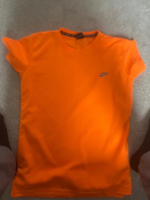  — Nike top