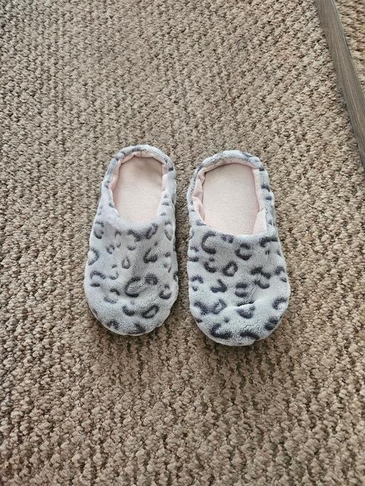  — Soft feel slippers, size 7.