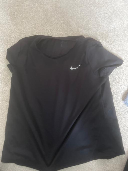  — Nike top