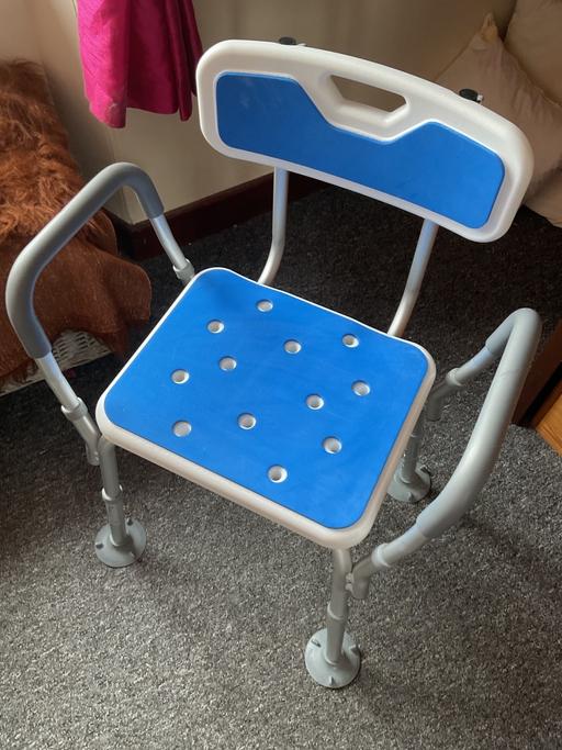  — Sturdy shower seat