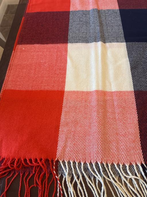  — Ladies scarf