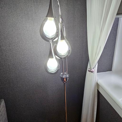  — Standing floor lamp