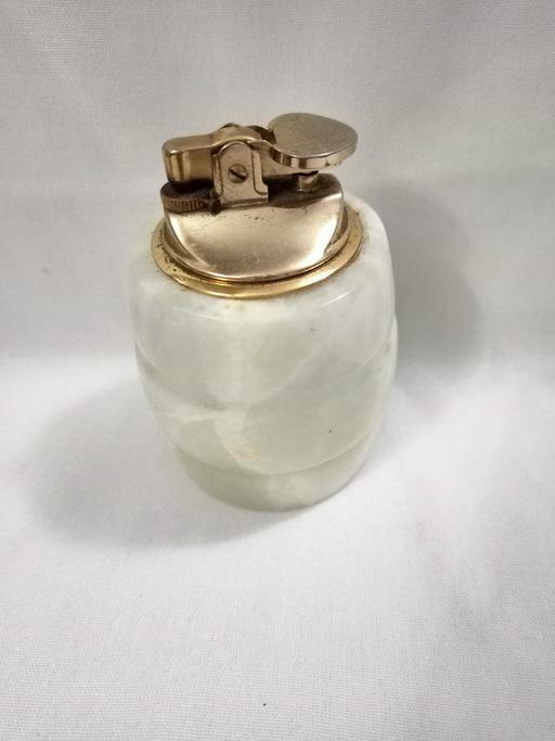  — VINTAGE MID-CENTURY ONYX TABLE LIGHTER JAPAN.
