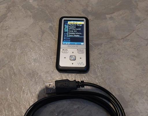  — SONY WALKMAN NWZ5515
Excellent condition 2GB