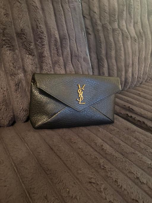  — Yves saint Laurent cross body bag