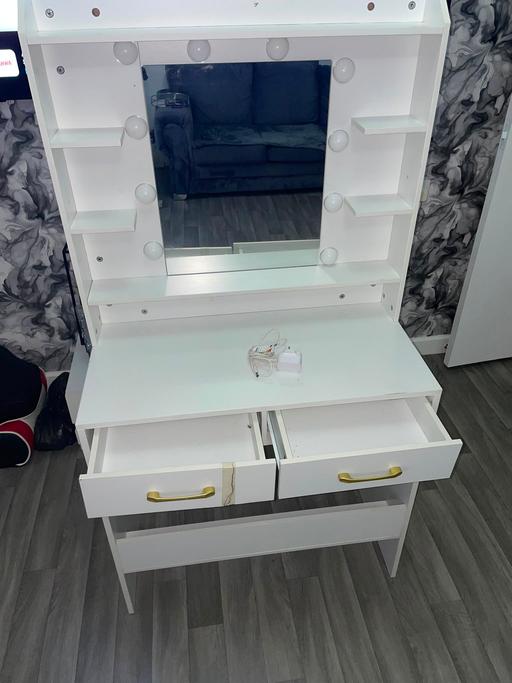  — lovely dressing table
