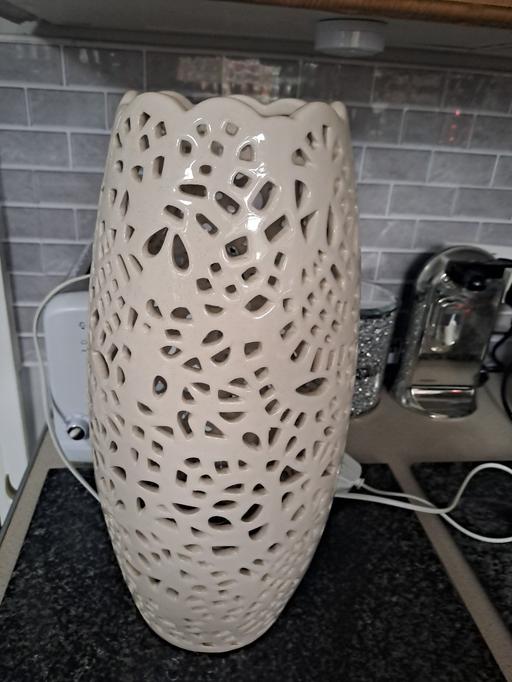  — large pot lamp lovely item