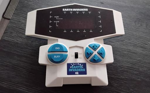  — retro CGL earth invaders electronic game 1982