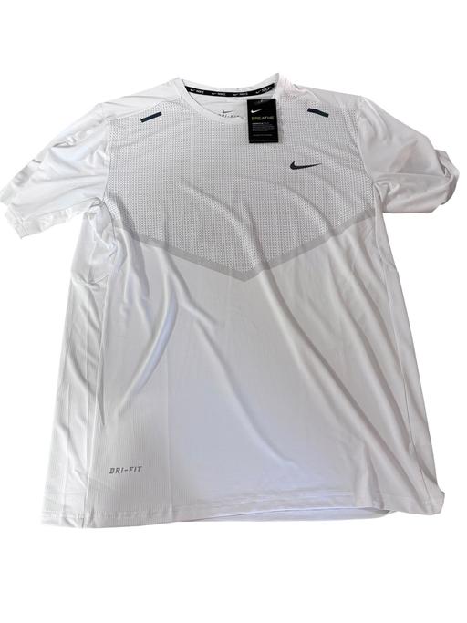 — Men’s Nike Set