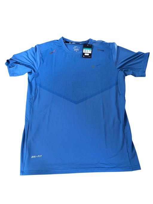  — Men’s Nike Set