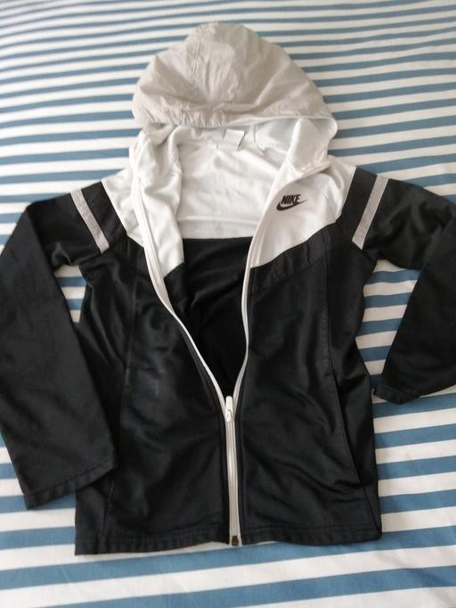  — Boys size 156 /166cm small burn mark as shown