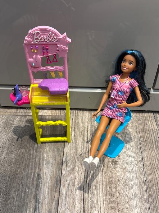  — Barbie skipper earring play set