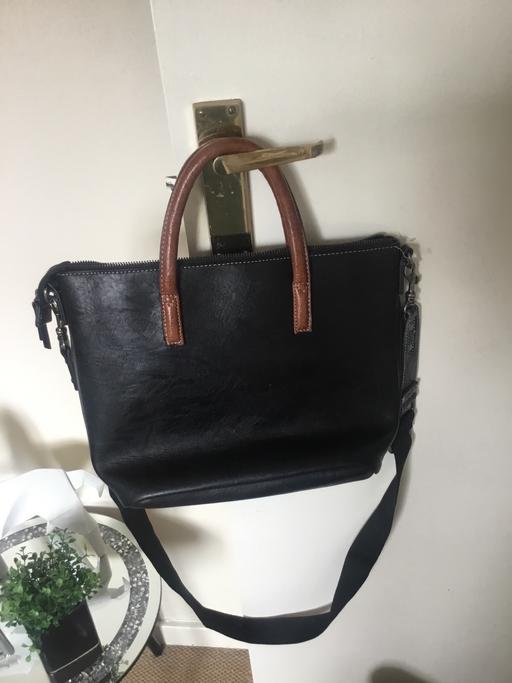  — Really nice leather look bag