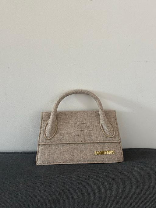  — Woman’s bag