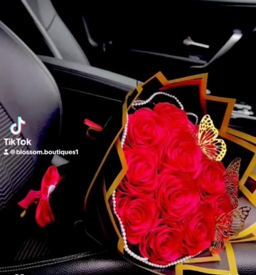  — Artificial bouquets flowers
