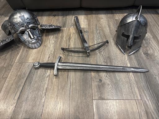  — Knights fake accessories fancy dress